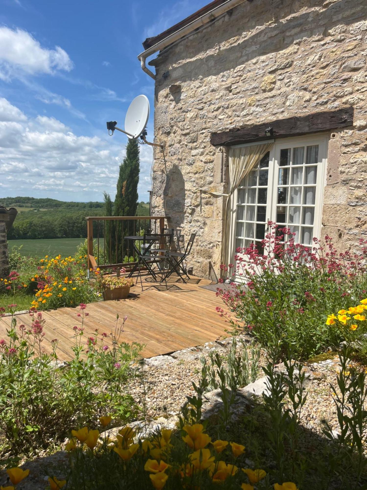 Les Gites Perard Caylus Exterior foto