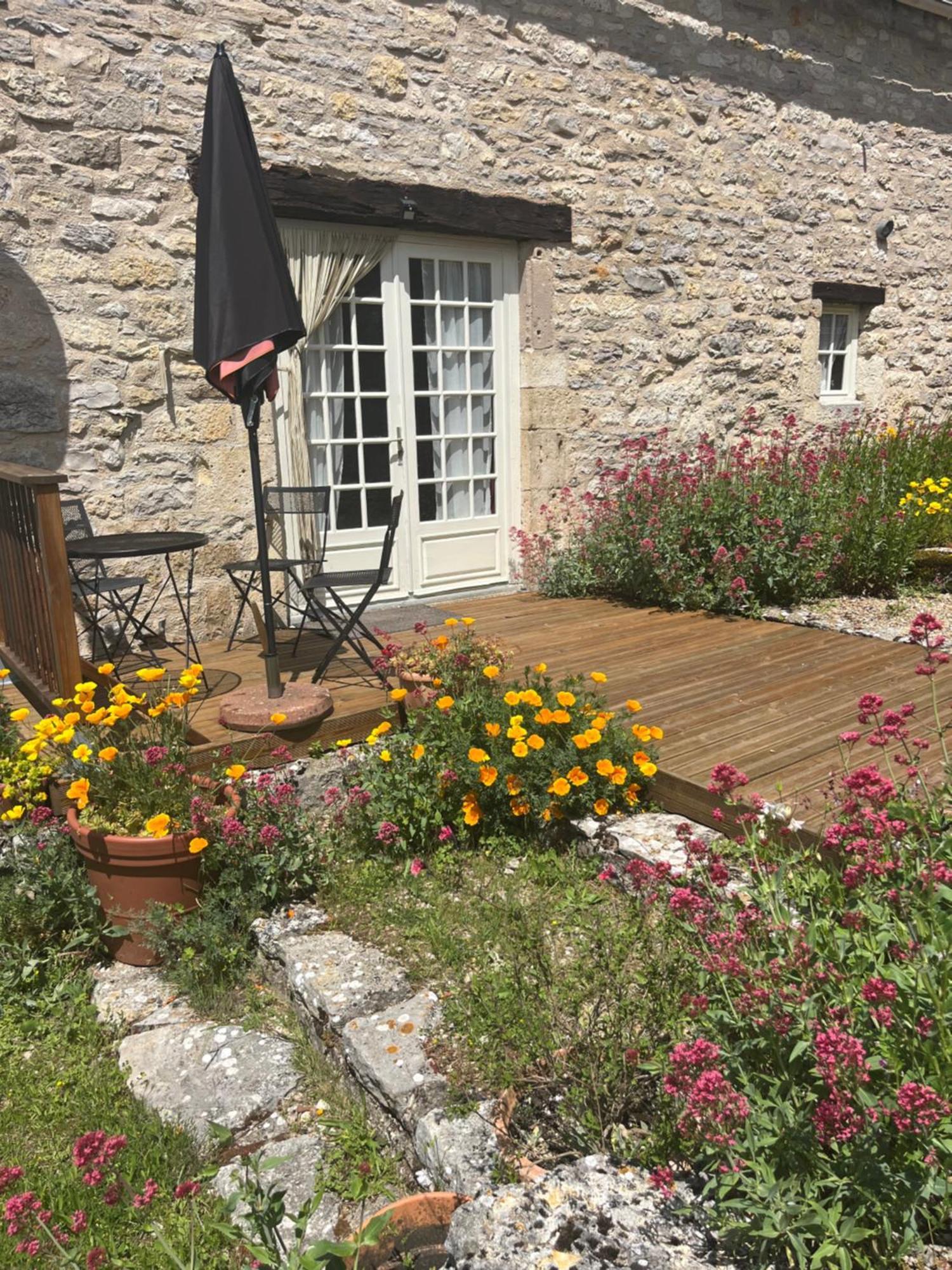 Les Gites Perard Caylus Exterior foto